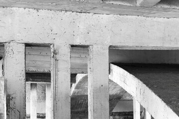 Naklejka premium Monochrome scene showing rugged concrete pillars and curved ramp