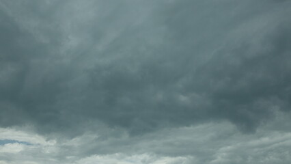 Fototapeta premium Dramatic and Dark Cloudy Skies Captured in Vivid and Striking Detail for All to See