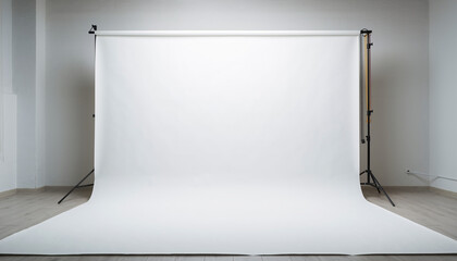 Spacious empty photography studio featuring a professional white backdrop and lighting equipment, ideal for versatile creative projects © gunara