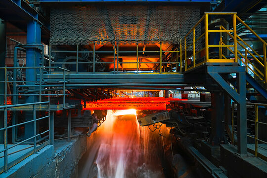 The fiery steel billet, the core moment of the rolling mill production line