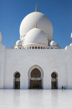 The inner courtyard of the Sheik Zayed Grand Mosque in Abu Dhabi