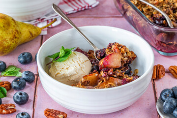 Blueberry, pear and oats crumble