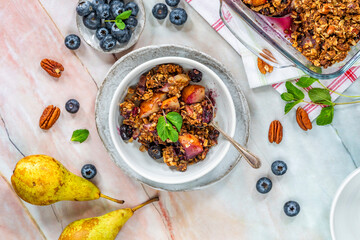 Blueberry, pear and oats crumble