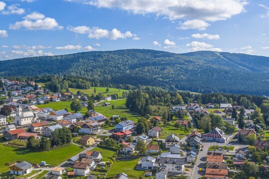 Sommerlicher Ausblick auf den Bayerwald rund um Mauth am Rand des Nationalparks