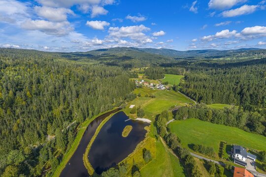 Sommerlicher Ausblick auf den Bayerwald rund um Mauth am Rand des Nationalparks