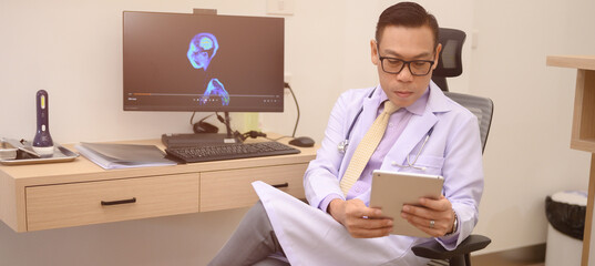 Male doctors are discussing checking a patient's temperature at the clinic.