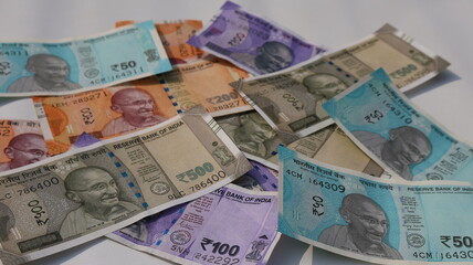 Obraz premium Indian Currency Notes: Pile of Colorful Rupees for Finance and Economy