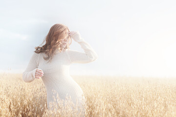 Summer Look female model posing in a field against the sky, the concept of natural freedom and femininity