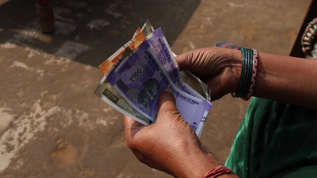Indian women counting Indian currency notes, Indian rupee 500 notes.