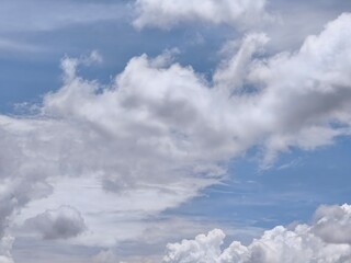 Obraz premium photo of blue sky and white clouds during the day