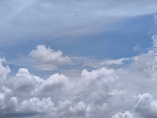 Obraz premium photo of blue sky and white clouds during the day