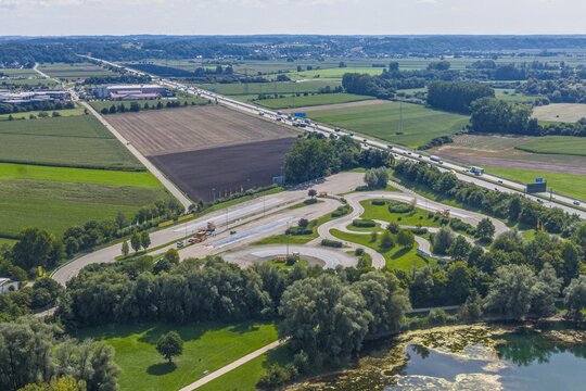 Das Fahrsicherheitszentrum im Augsburger Norden nahe des Autobahnsee von oben