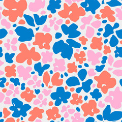 Obraz premium Beautiful floral seamless pattern. Cute natural background with small flowers. Hand drawn grunge flowers wallpaper. Simple daisy vector print for spring textile, fabric design