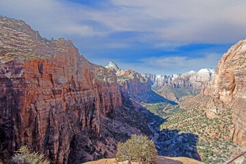 Naklejka premium Canyon overlook with vast valley view