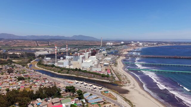 Fundici&oacute;n de cobre Ventanas en Quintero, vista a&eacute;rea industrial