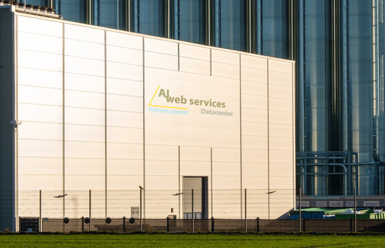 Large scale hydrogen H2 AI cloud Datacenter building on a sunny day