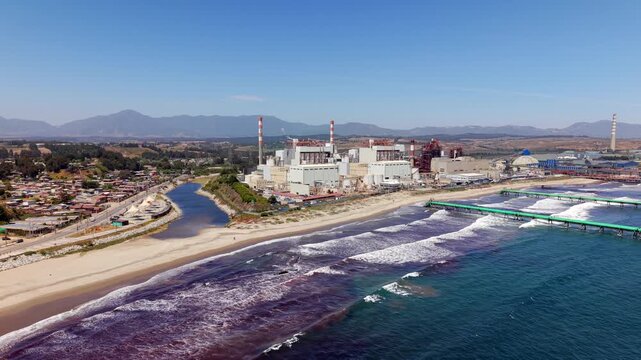 Zona industrial de Quintero con fundici&oacute;n de cobre Ventanas, toma a&eacute;rea
