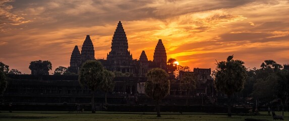 Fototapeta premium Ancient Khmer city in Siem Reap: Pre Rup, Eastern Mebon, and the Hindu pyramid of Angkor Wat