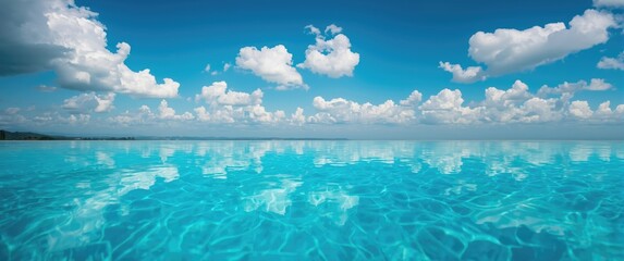Obraz premium Reflections in the Pool Beneath Blue Sky and White Clouds