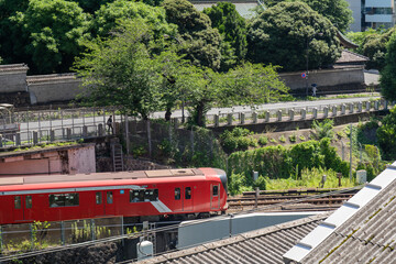満員の通勤電車