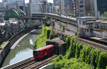 総武線と丸の内線の風景