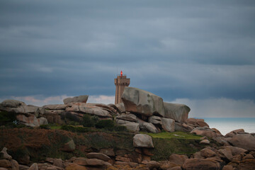 Allumage de la lampe du phare Mean-Ruz de Ploumanac'h en Bretagne © aquaphoto