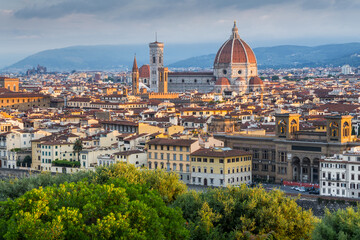 Obraz premium Blick auf das Stadtzentrum von Florenz vom Piazzale Michelangelo, Santa Maria del Fiore, Kathedrale von Florenz, Toskana, Italien