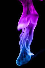 Obraz premium Colorful Smoke Swirls in Purple and Blue against Black Background