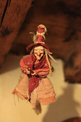 D&eacute;coration du plafond, poup&eacute;e sorci&egrave;re qui vole sur son balai