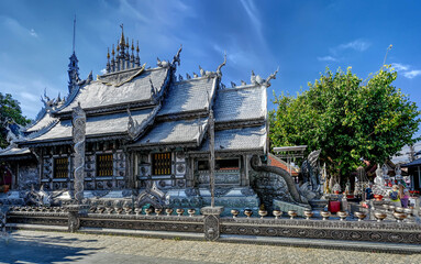 Seitenansicht des Silbertempels in Chian Mai (Nordthailand)