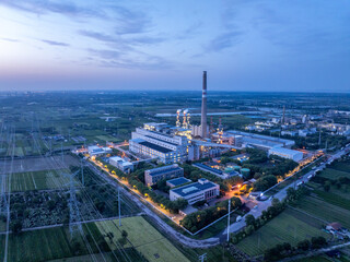 Obraz premium aerial view power station during sunset