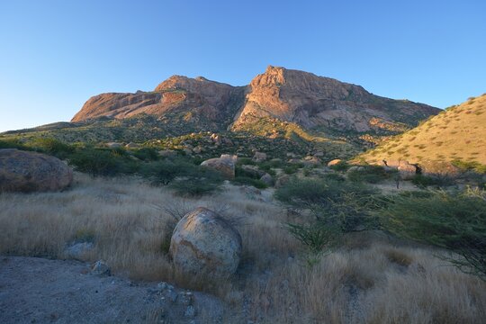 Landschaft im Erongo Gebirge im Abendlicht (Namibia)