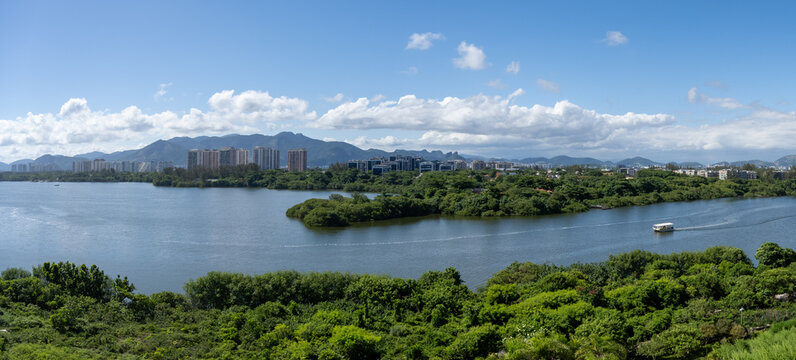 Linda imagem a&eacute;rea panor&acirc;mica, mostrando a Lagoa da Tijuca, no bairro da Barra da Tijuca.