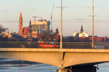 Widok miasta o poranku; Wrocław, Most Pokoju