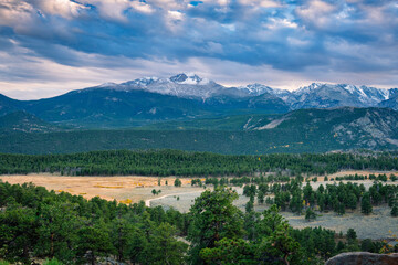 Fototapeta premium Long peak view in the rocky mountains national park