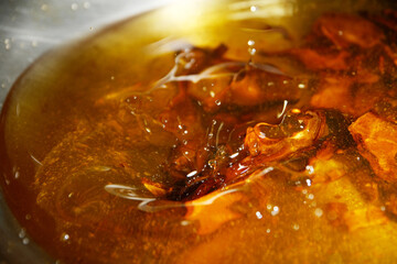 Frying dried shiitake mushroom to form umami taste on cooking oil
