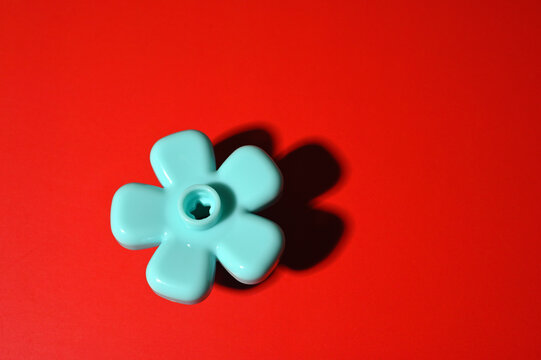 カラーの背景に置いたブロック04