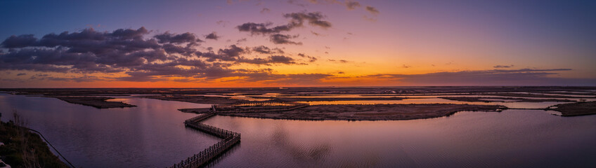 Obraz premium The Colorful Clouds and Scenery of the Sunrise in the Winter Morning of the Wetland