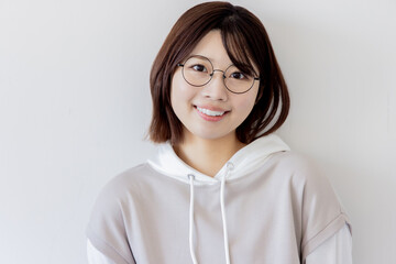 Obraz premium メガネをかけた大学生