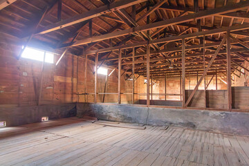 철거된 폐공장 실내의 풍경