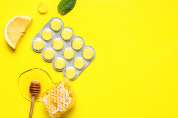 Throat lozenges with honey, mint leaf and lemon on yellow background, closeup © Pixel-Shot