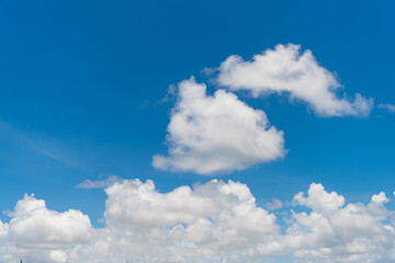 Obraz premium Cloudy skyscape background. Cloudscape sky background. Cloud in the sky. Background with cloud. Gloomy sky with overcast clouds. Skyscape and cloudscape. Color contrast. Sky with clouds
