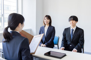 面接　就職活動　大学生