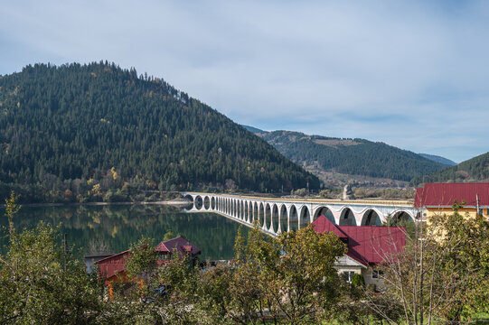 Scenic Arched Viaduct Crossing Lake Izvorul Muntelui In Romania