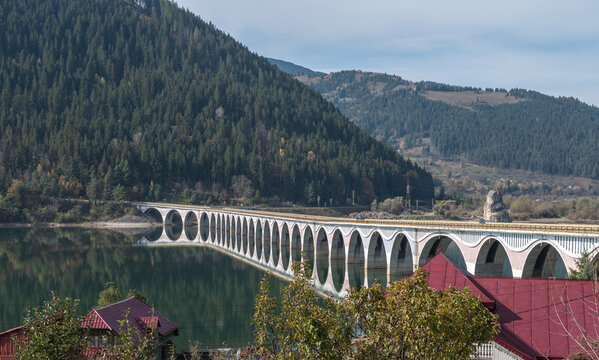 Scenic Arched Viaduct Crossing Lake Izvorul Muntelui In Romania