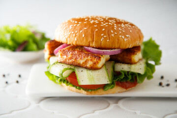 Burger with roasted halloumi cheese