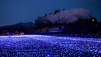 日光市　鬼怒川温泉　イルミネーションの中を走行するSL大樹