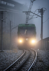 Llegada bajo la niebla