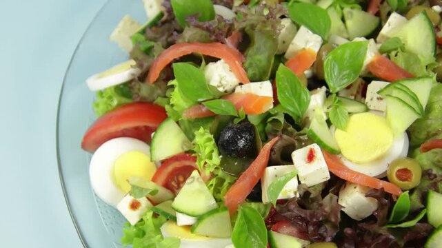 Salade fra&icirc;che m&eacute;diterran&eacute;enne aux l&eacute;gumes et fromage