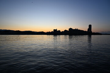 Fototapeta premium 外灯と海岸の夜景風景